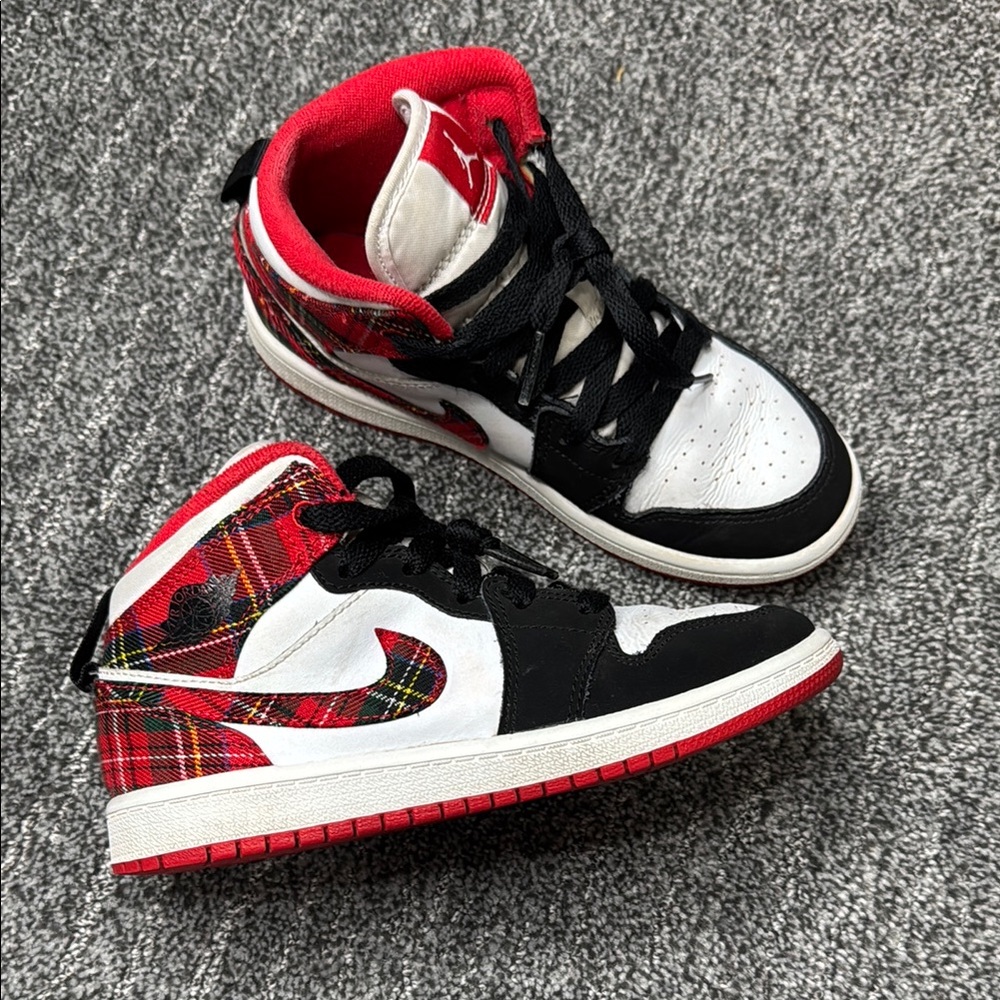 Nike Jordan 1 Mid PS “Bad Santa” size 1.5